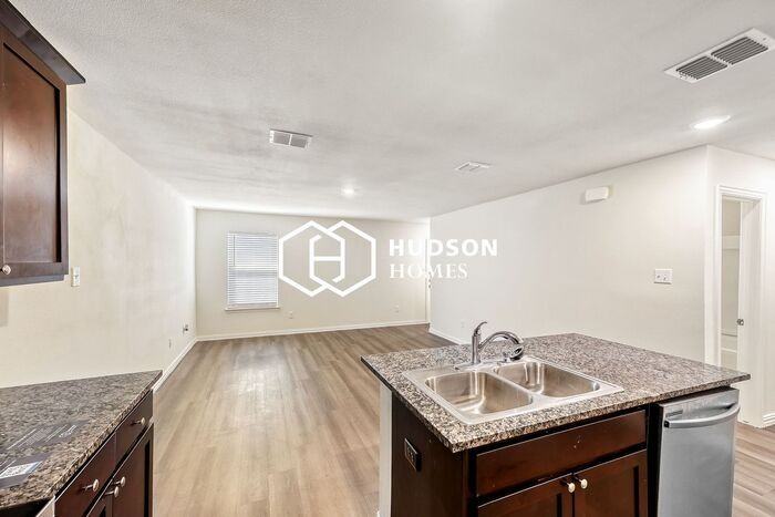 529 Dunbar St - Photo 6 of 14