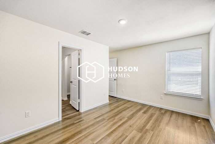 529 Dunbar St - Photo 7 of 14