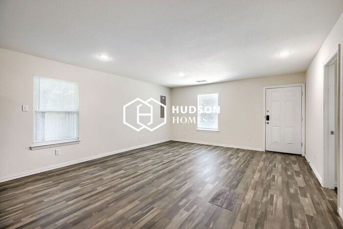 1415 S Austin St - Photo 3 of 15