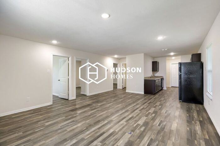 1415 S Austin St - Photo 4 of 15