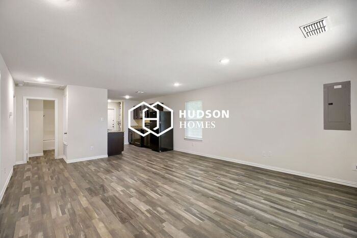 1415 S Austin St - Photo 5 of 15