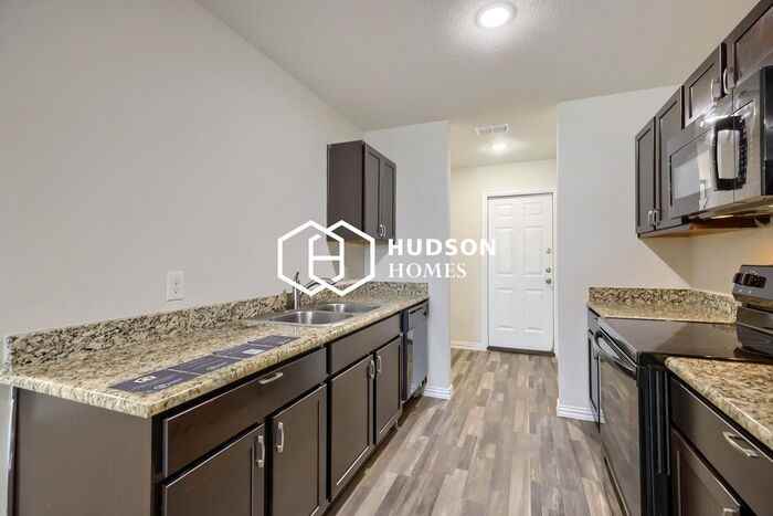 1415 S Austin St - Photo 6 of 15
