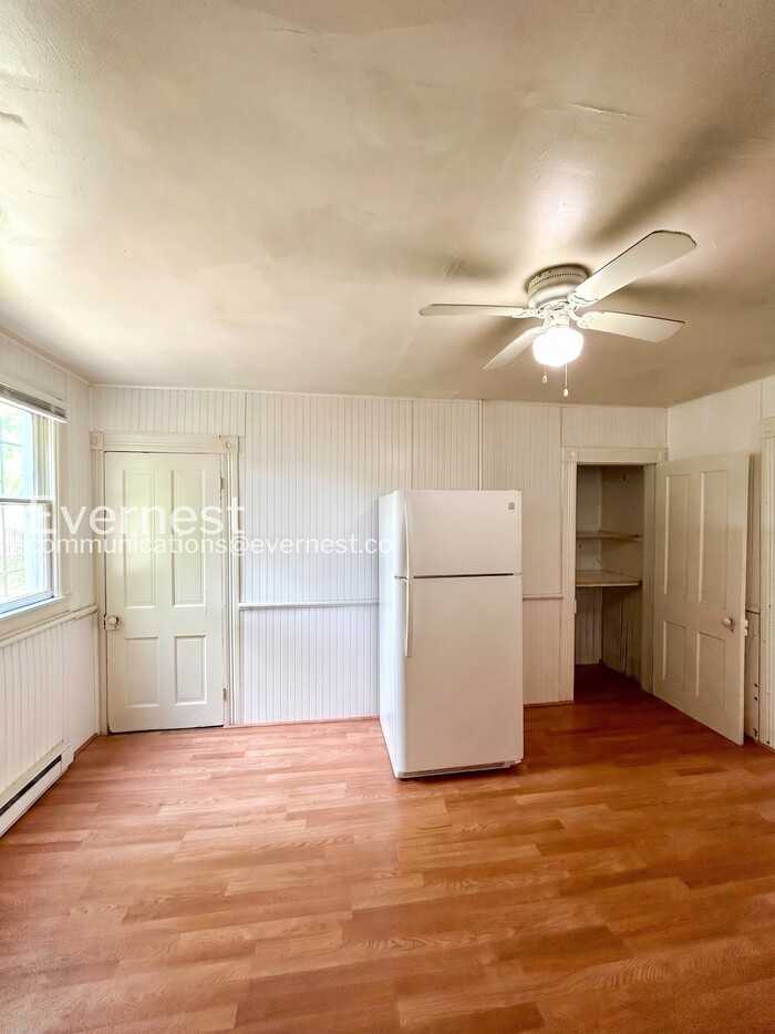 1204 N 20th St #1 - Photo 3 of 17
