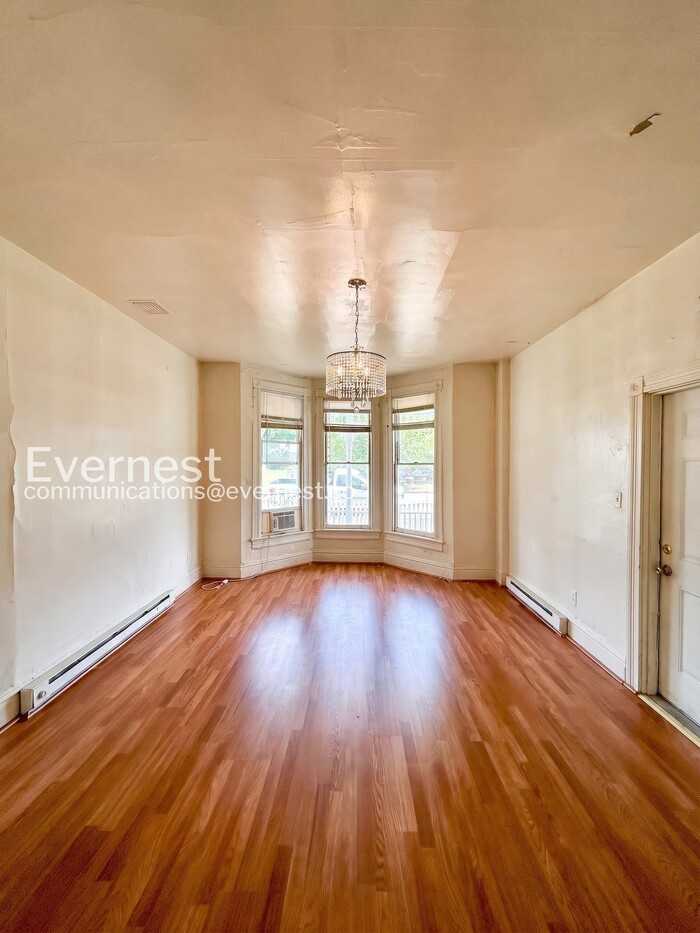 1204 N 20th St #1 - Photo 4 of 17