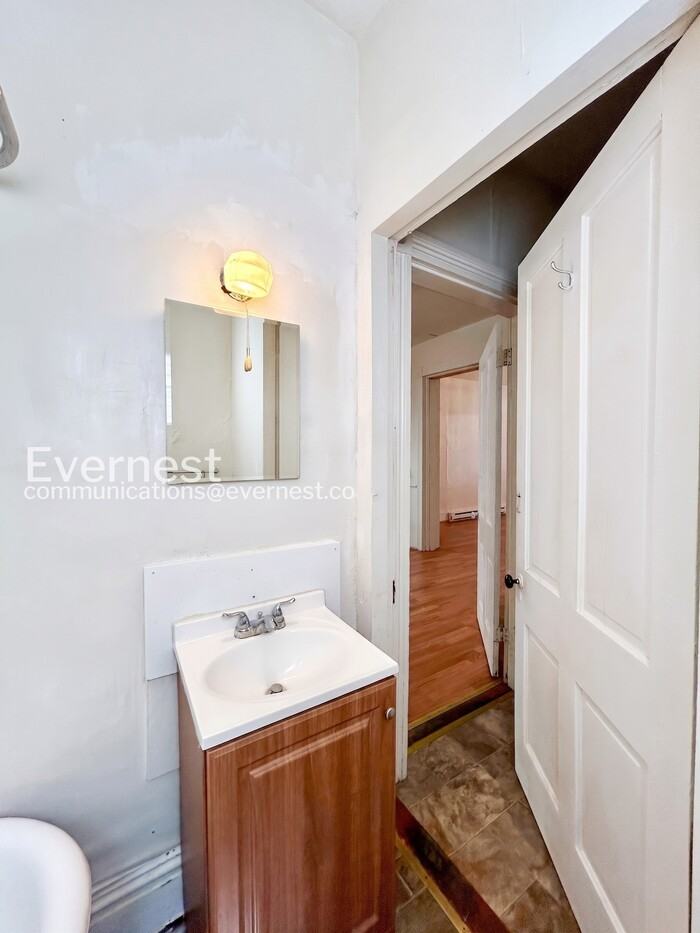 1204 N 20th St #1 - Photo 6 of 17