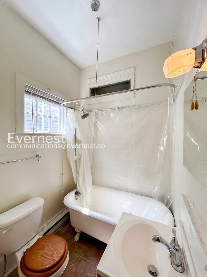 1204 N 20th St #1 - Photo 7 of 17