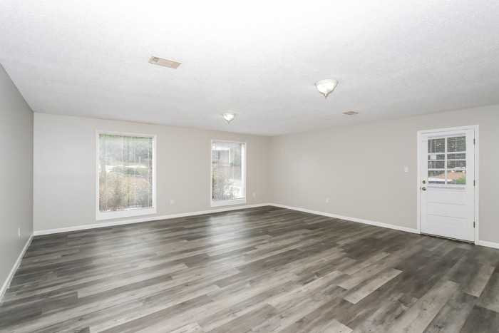 135 Shawns Way - Photo 4 of 11