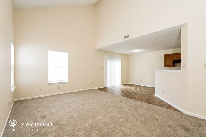 1284 Edgewater Dr - Photo 4 of 12