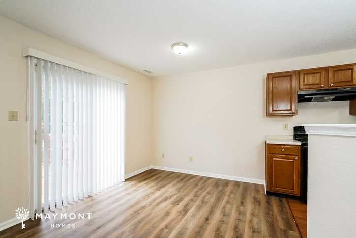 1284 Edgewater Dr - Photo 5 of 12