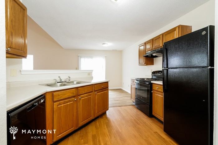 1284 Edgewater Dr - Photo 7 of 12