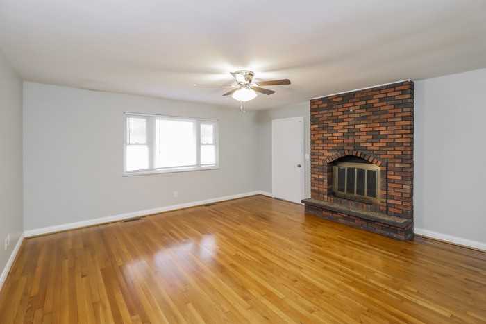 11391 Geneva Rd - Photo 3 of 10