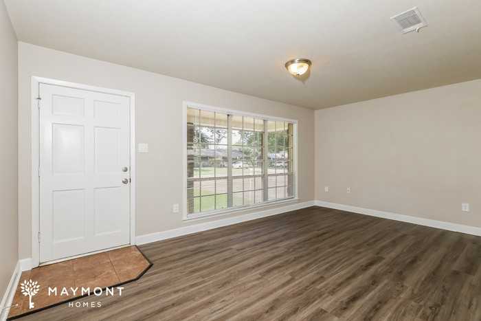 142 W Lisa Dr - Photo 4 of 12