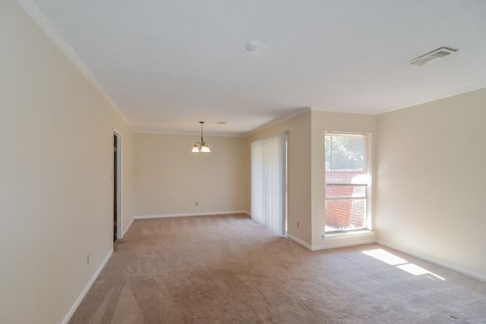 463 Larkwood Dr - Photo 4 of 12