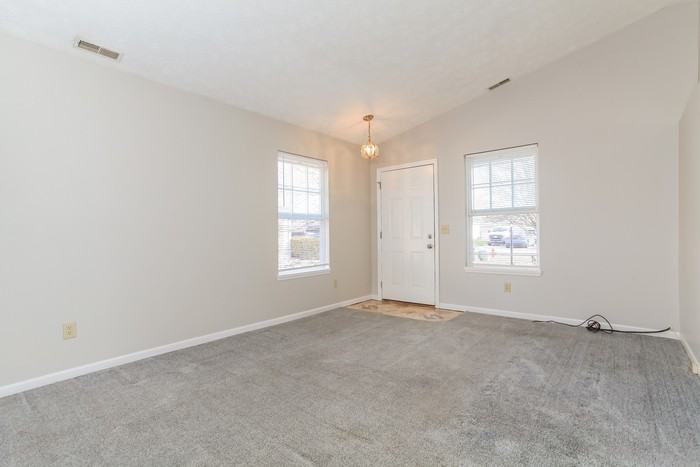 476 Peyton Dr - Photo 3 of 11