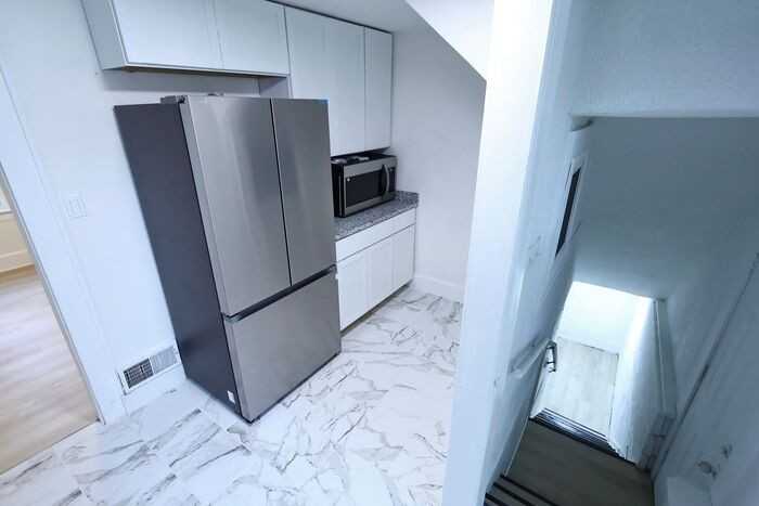 961 Lawton St - Photo 3 of 14