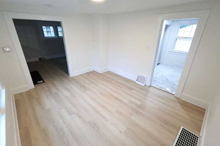 961 Lawton St - Photo 5 of 14