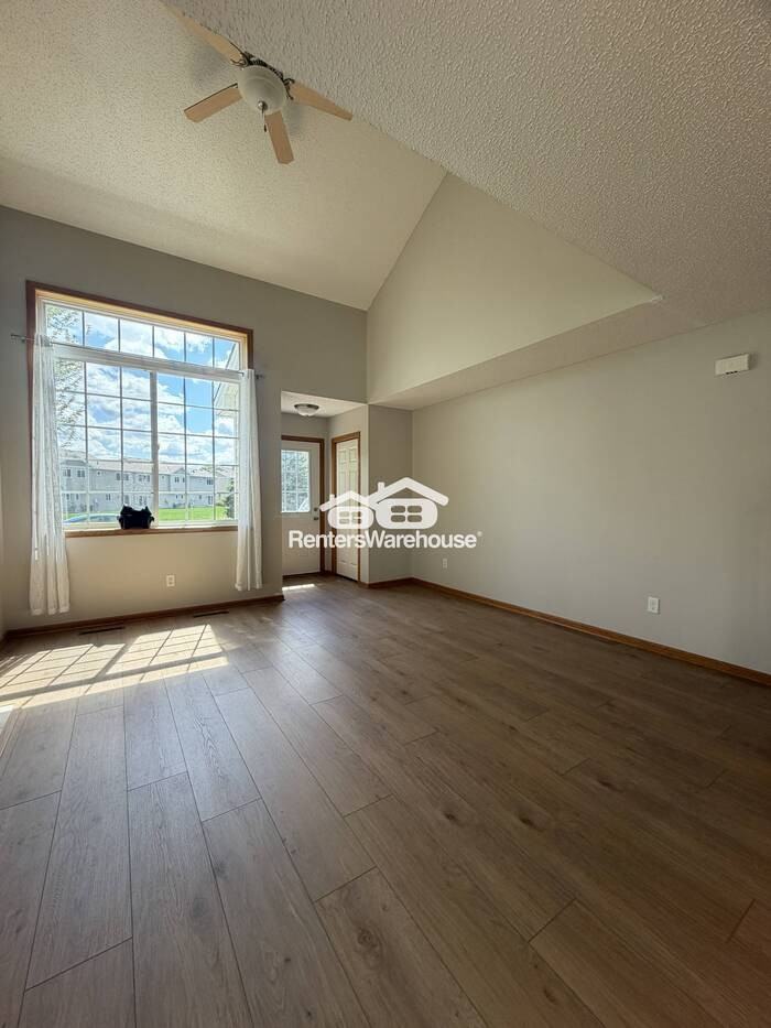 2489 Yellowstone Dr - Photo 4 of 19