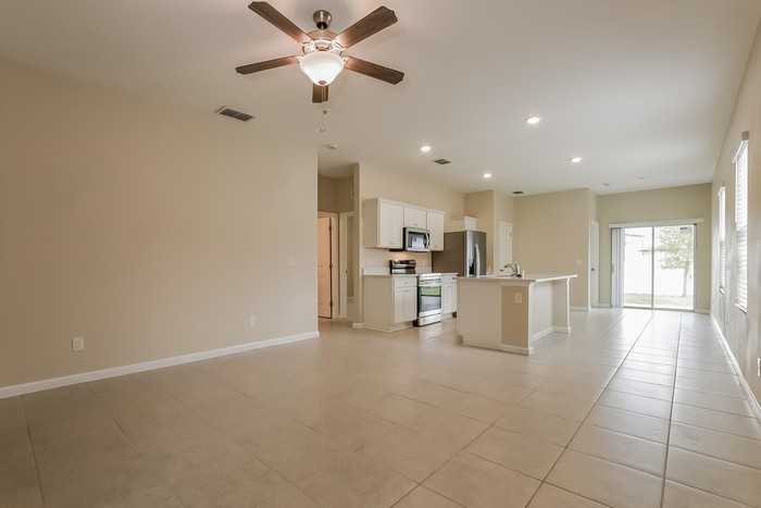 2704 Island Walk Dr - Photo 4 of 15