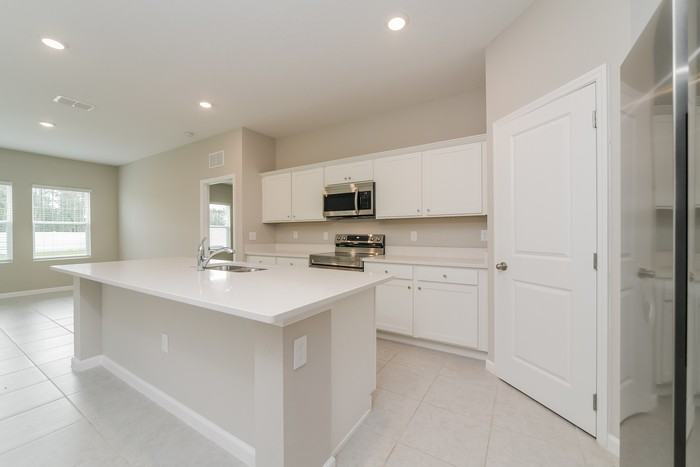 348 Kenilworth Dr - Photo 7 of 15