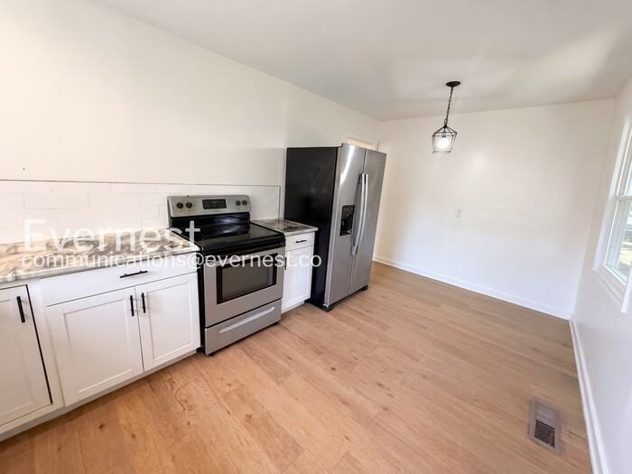 4729 Avenue N - Photo 3 of 19
