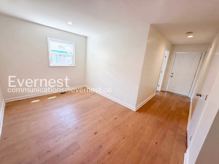 4729 Avenue N - Photo 4 of 19