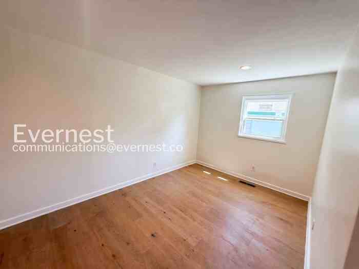 4729 Avenue N - Photo 5 of 19