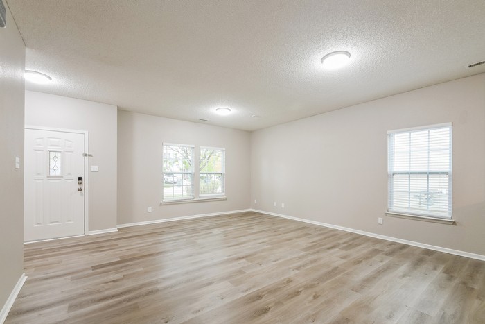 15322 Beam St - Photo 7 of 16