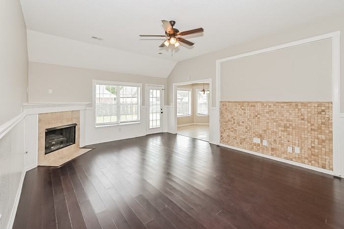 9048 Gavin Dr - Photo 4 of 17