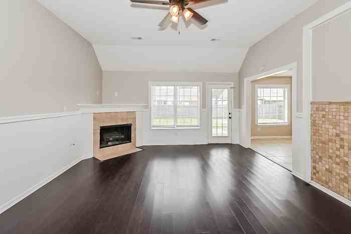 9048 Gavin Dr - Photo 5 of 17