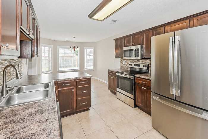 9048 Gavin Dr - Photo 6 of 17