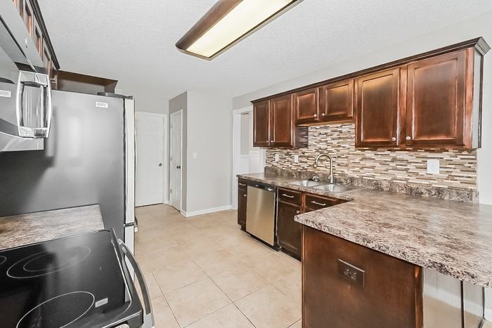 9048 Gavin Dr - Photo 7 of 17