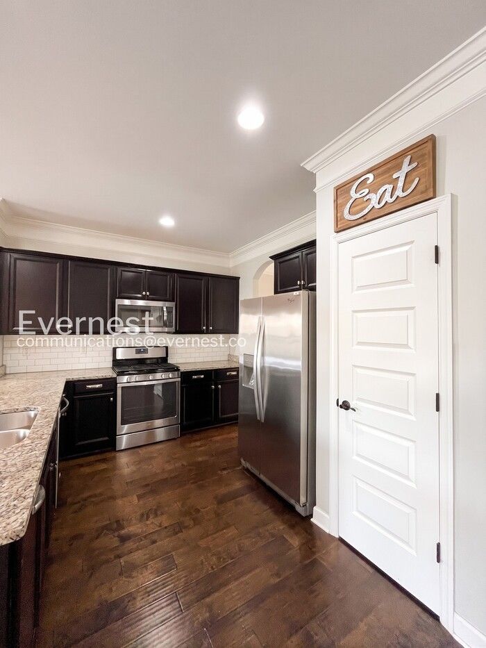 1828 Wild Oaks Ct - Photo 3 of 29