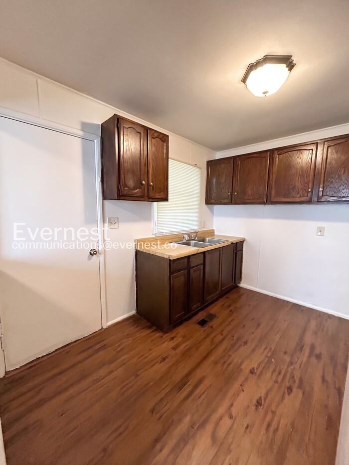 1242 Addison Ave - Photo 4 of 22