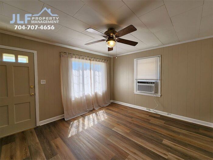 1421 Midlake Rd - Photo 2 of 12