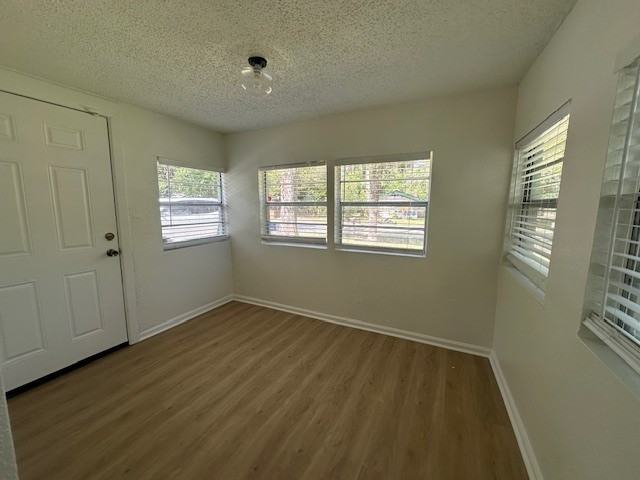 1021 Woodstock Ave - Photo 5 of 24