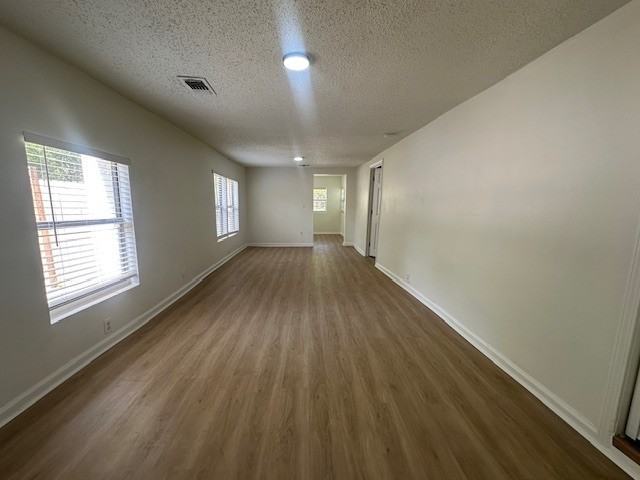 1021 Woodstock Ave - Photo 7 of 24