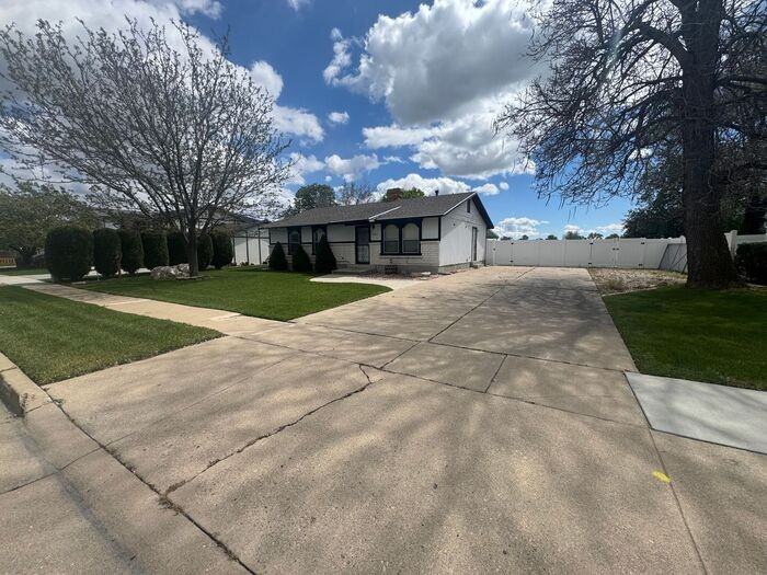 2207 W 900 N - Photo 2 of 19