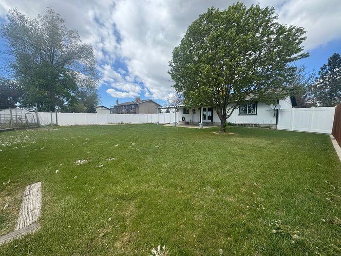 2207 W 900 N - Photo 4 of 19