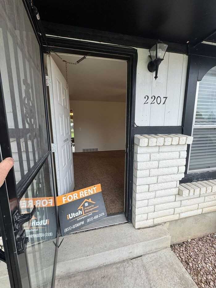 2207 W 900 N - Photo 5 of 19