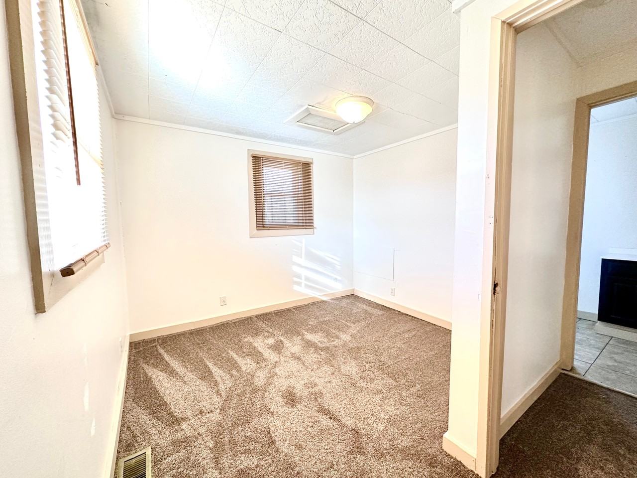 8 W Lutton St #NA - Photo 6 of 14