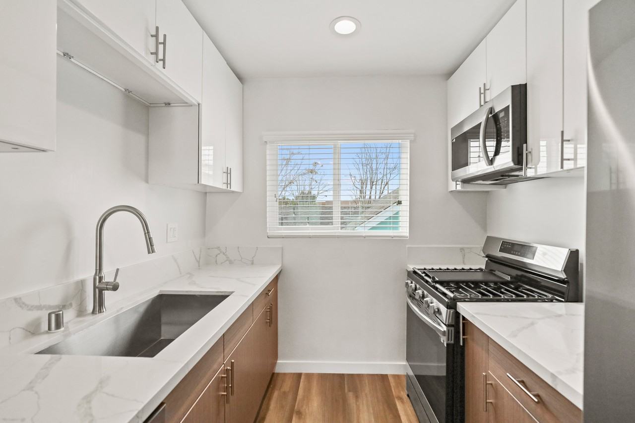 1358 W 36th St #4 - Photo 2 of 17
