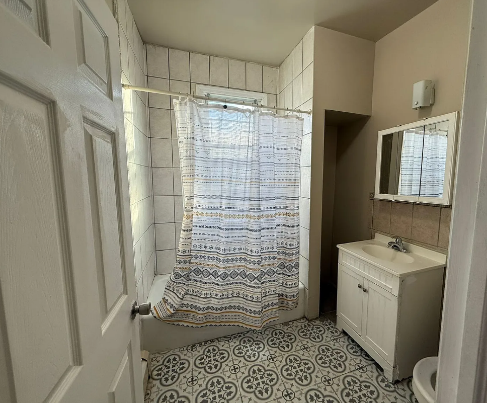 603 20th St #5 - Photo 4 of 8
