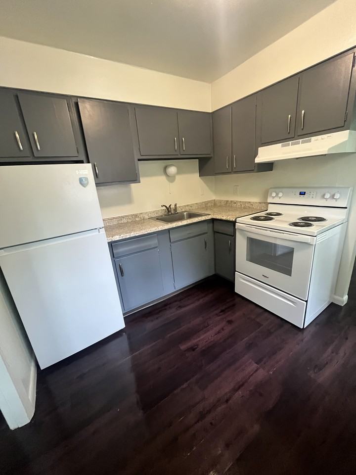 2646 Harrison Ave #4 - Photo 3 of 6