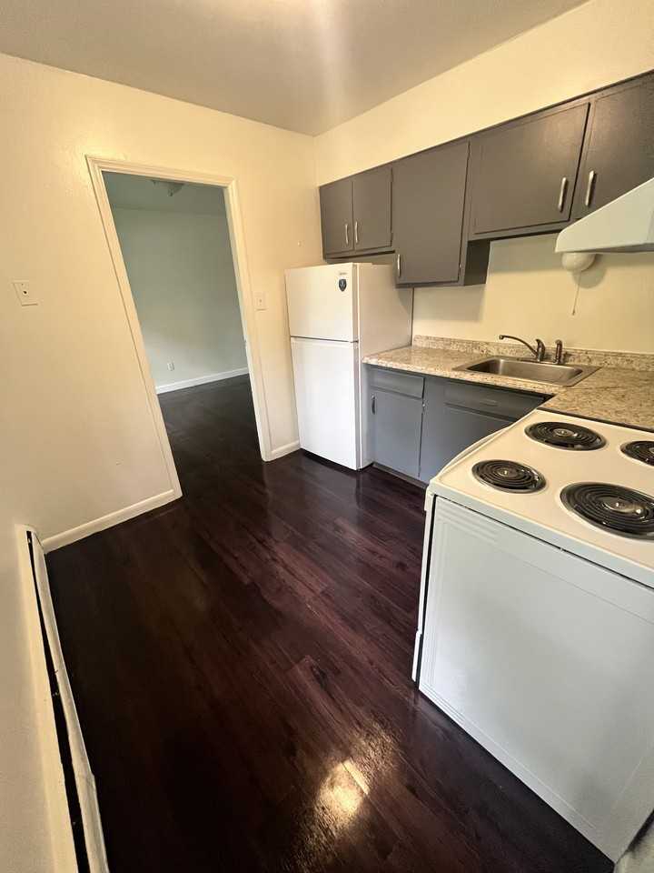 2646 Harrison Ave #4 - Photo 4 of 6