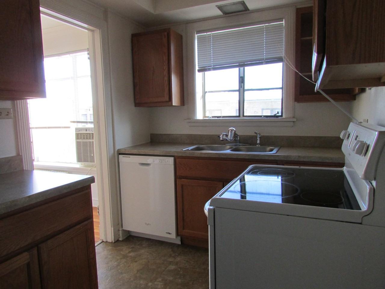 423 Linden Ave #2E - Photo 3 of 5