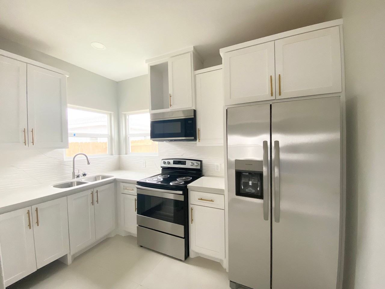 201 W Saint Helena Ave #2 - Photo 2 of 9