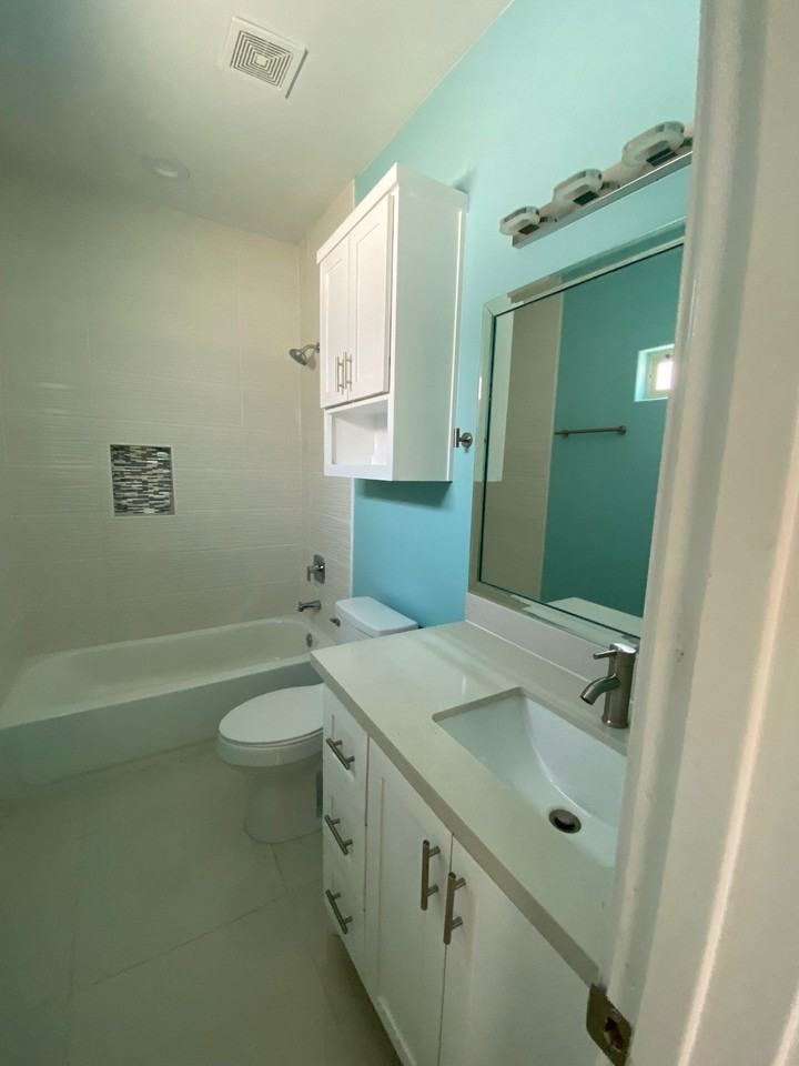 201 W Saint Helena Ave #2 - Photo 5 of 9