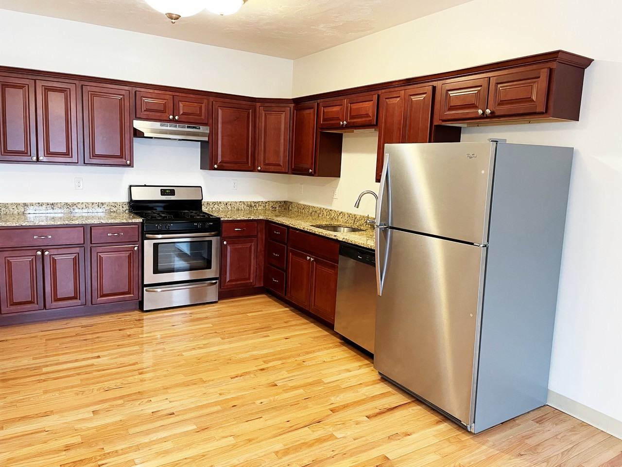 404 Whiting Ave #202 - Photo 2 of 14