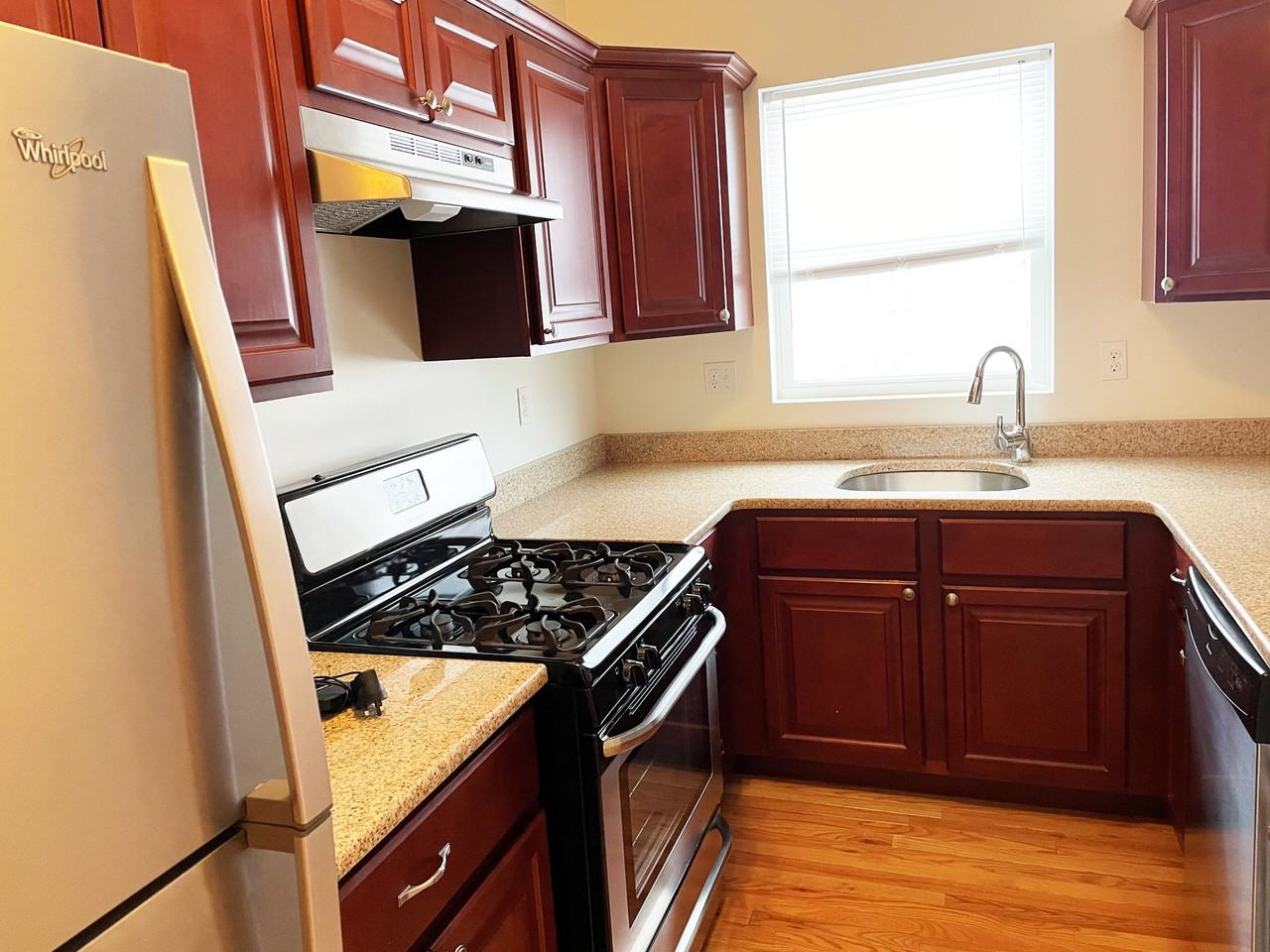 404 Whiting Ave #202 - Photo 3 of 14