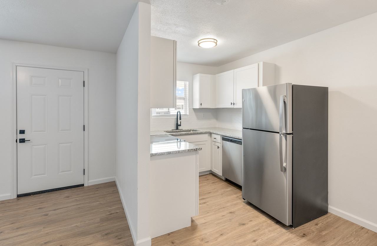 1815 Clements Ave #D201 - Photo 2 of 9